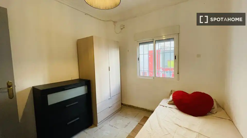 Bedroom of Flat for rent in Valencia  with Air Conditioner, Heating and Furnished
