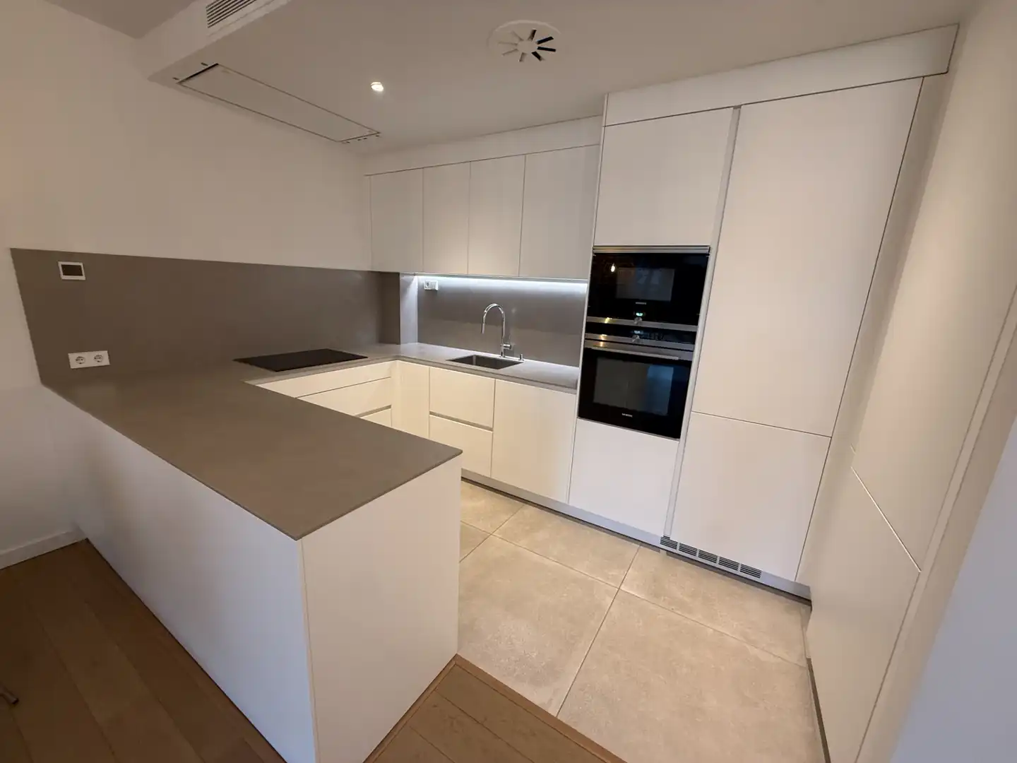 Cocina de Apartamento de alquiler en Salou con Aire acondicionado, Calefacción y Parquet