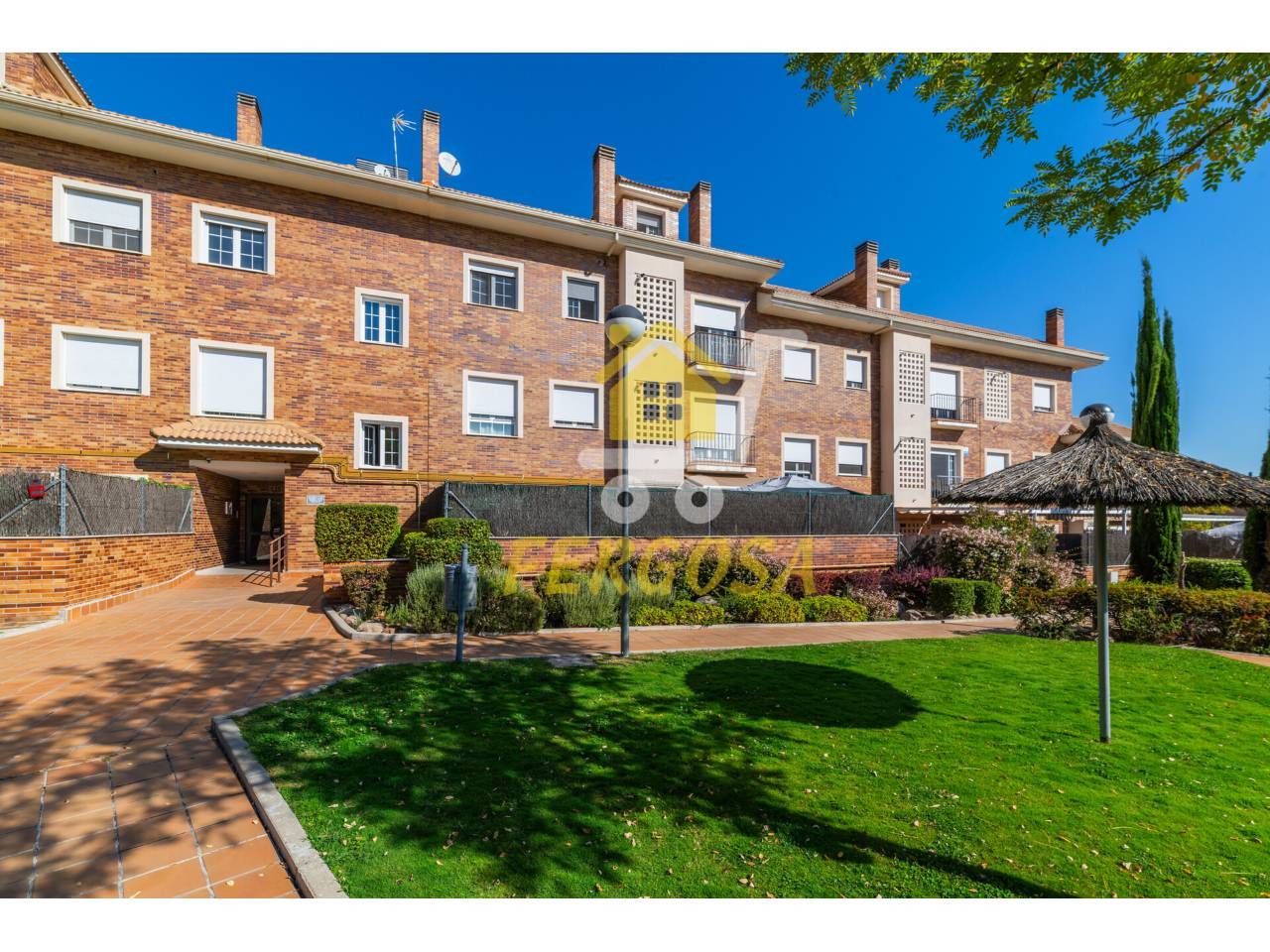 Exterior view of Flat for sale in Arroyomolinos (Madrid)  with Air Conditioner, Heating and Private garden