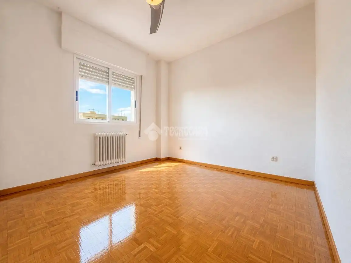 Schlafzimmer von Wohnung zur Miete in Madrid mit Klimaanlage, Heizung und Parkett