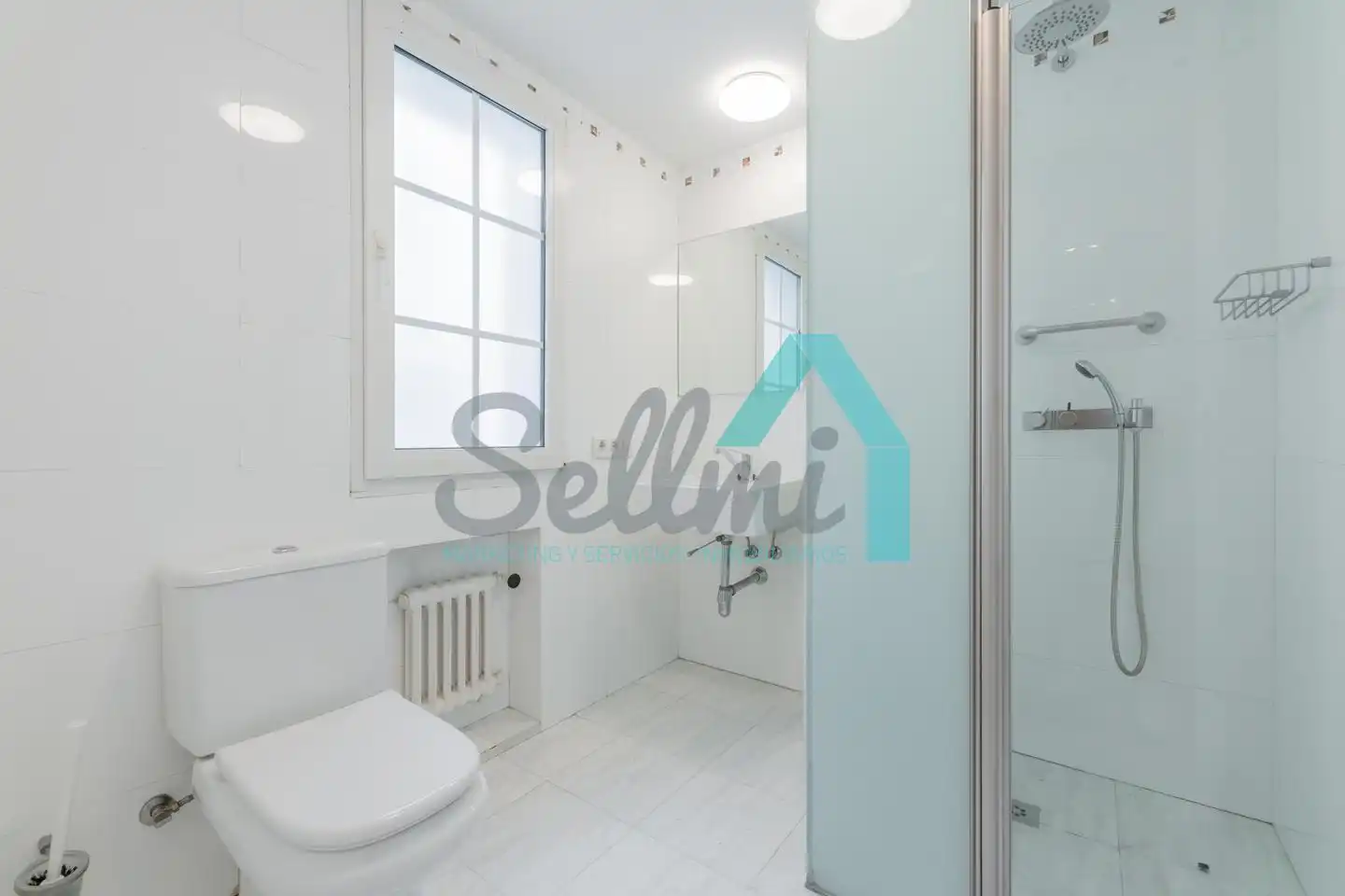 Badezimmer von Wohnung zur Miete in Oviedo  mit Heizung, Parkett und Terrasse