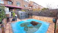 Piscina de Casa adosada en venda en Fuenlabrada amb Aire condicionat, Calefacció i Jardí privat