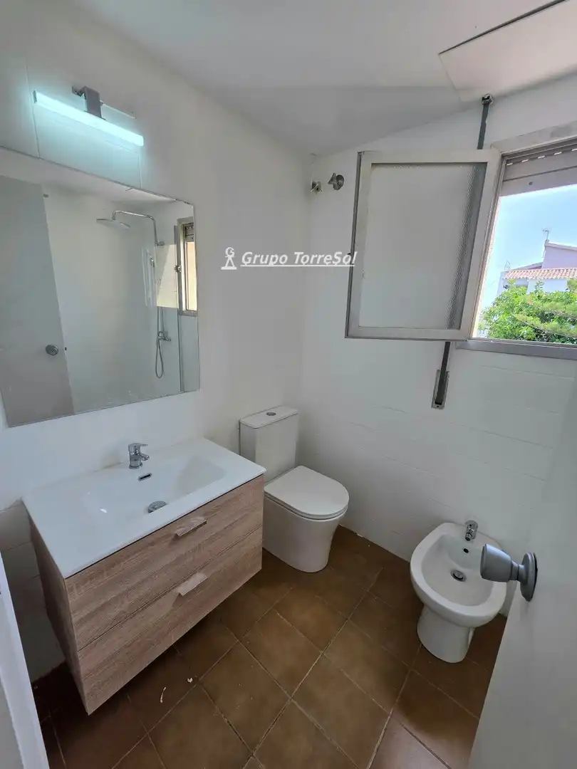 Baño de Piso en venta en Torredembarra con Aire acondicionado, Calefacción y Terraza