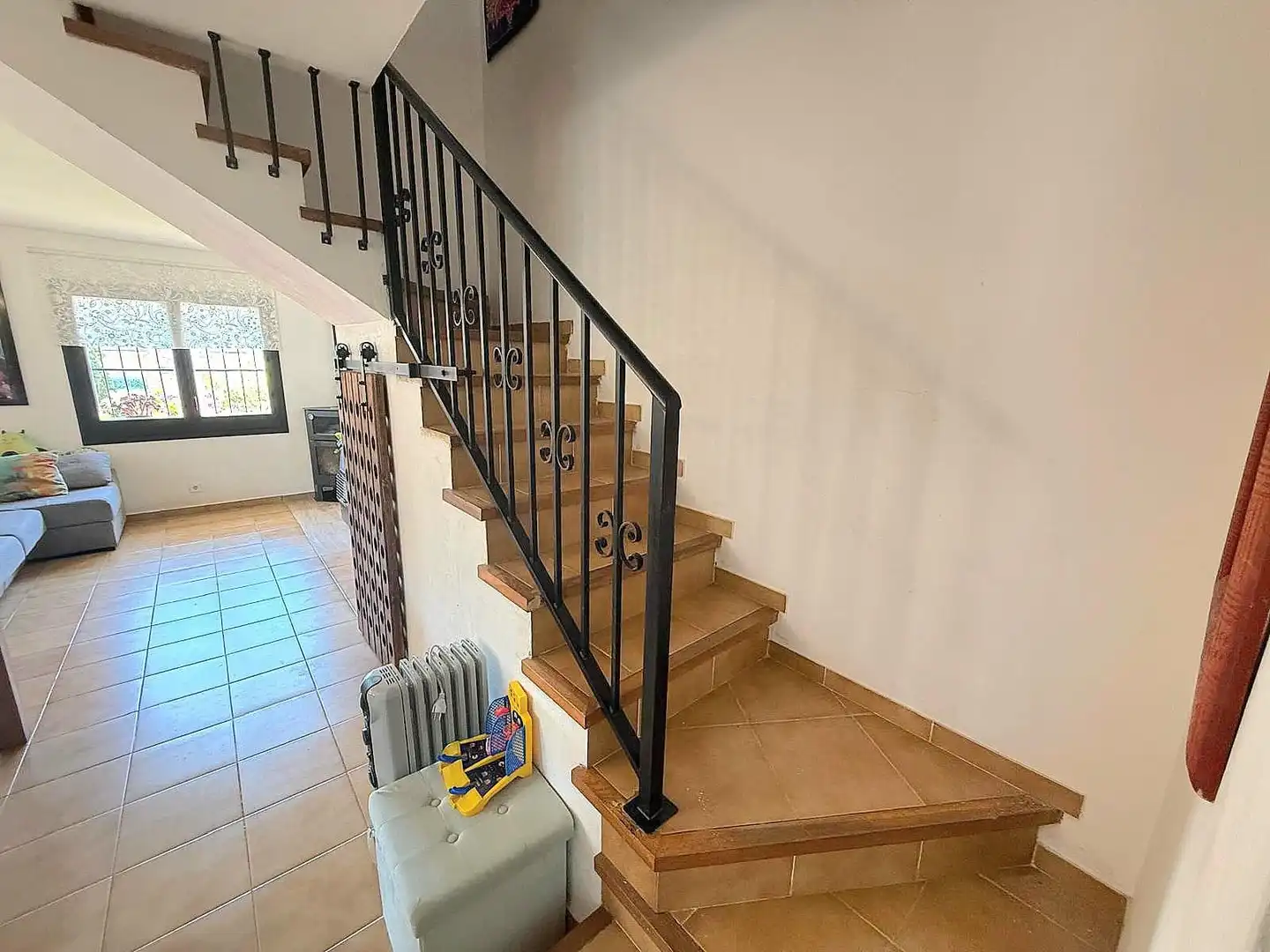 Einfamilien-Reihenhaus zum Verkauf in Calafell mit Privatgarten, Terrasse und Abstellraum