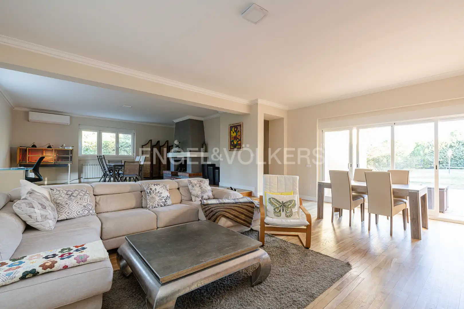 Sala d'estar de Casa o xalet en venda en Boadilla del Monte amb Aire condicionat, Calefacció i Jardí privat