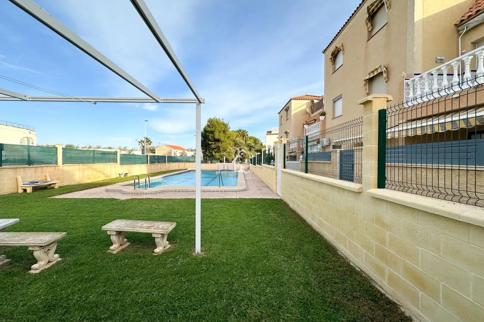 Piscina de Casa adosada de lloguer en Torrevieja amb Aire condicionat, Terrassa i Piscina