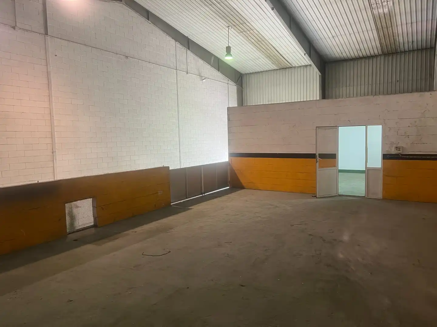 Industrial buildings for rent in Padrón