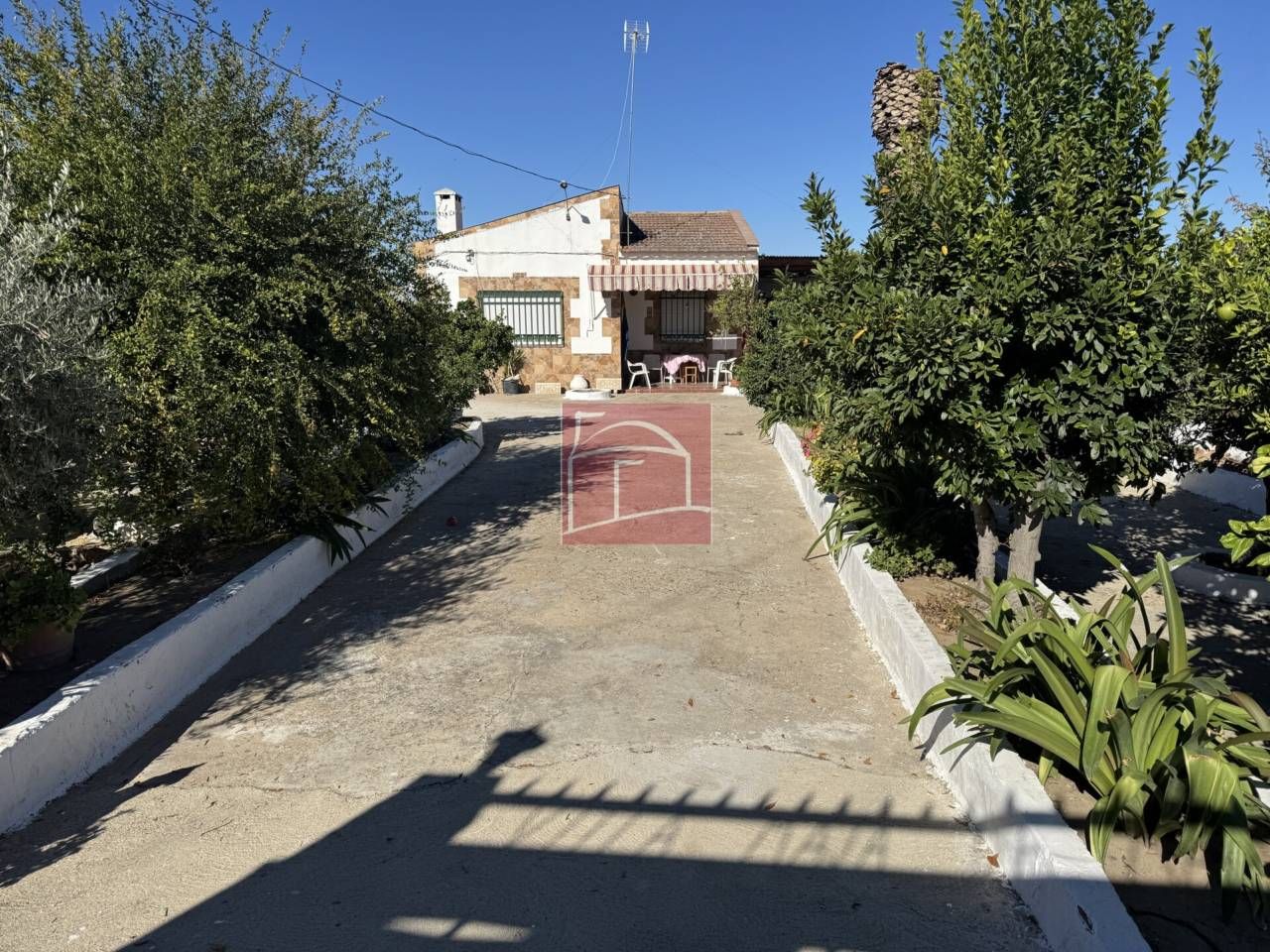 Vista exterior de Finca rústica en venda en Villanueva de la Serena amb Aire condicionat, Jardí privat i Piscina
