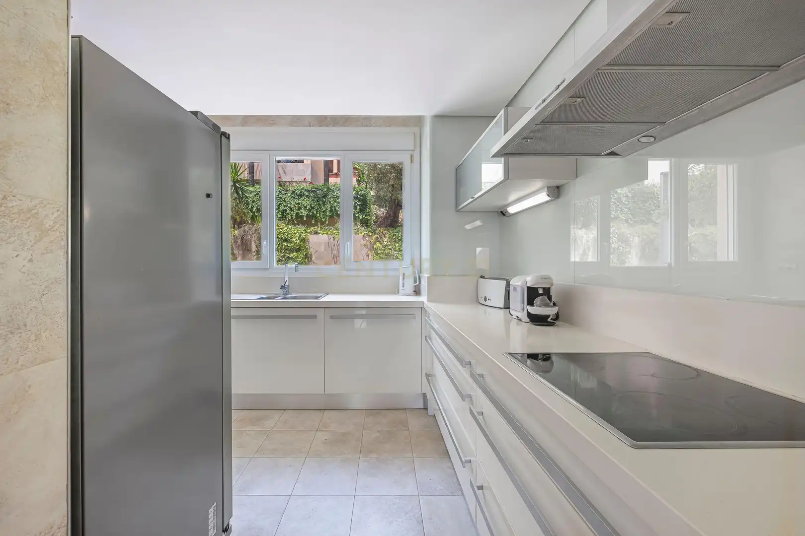 Cuina de Apartament en venda en Marbella amb Aire condicionat, Traster i Forn