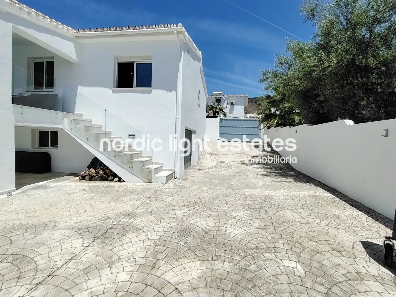 Vista exterior de Casa o chalet en venta en Nerja con Terraza y Piscina