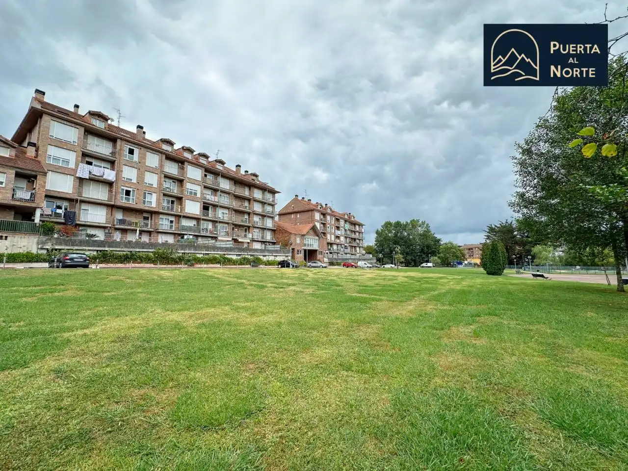 Pis en venda en Hazas de Cesto amb Calefacció, Terrassa i Piscina comunitària