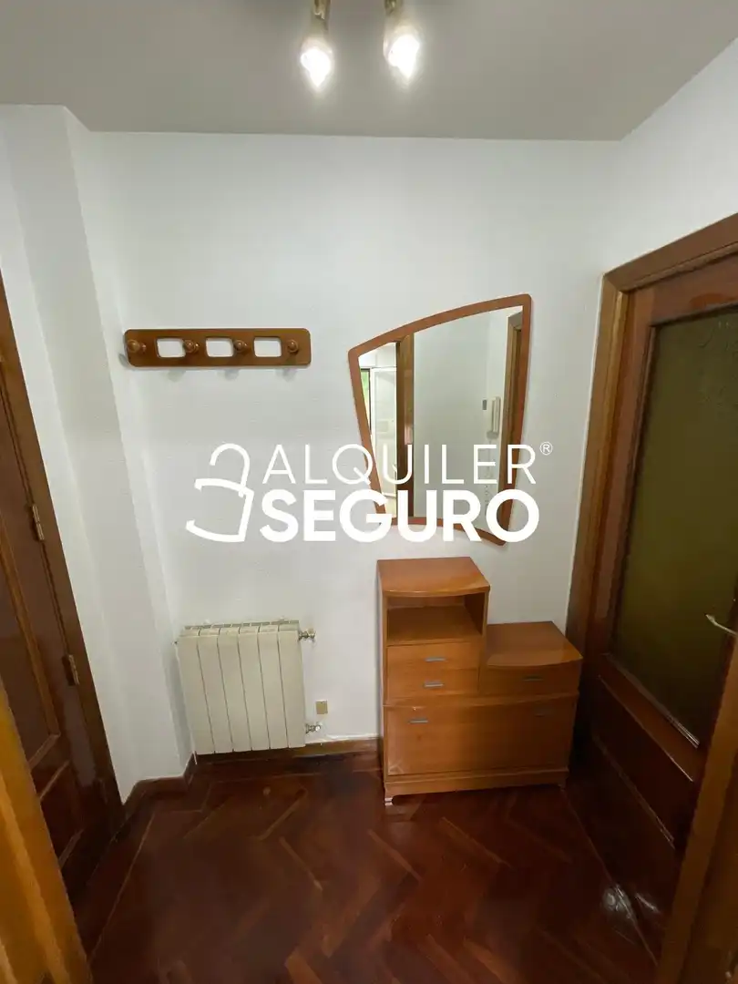 Dormitori de Pis de lloguer en Madrid amb Aire condicionat, Calefacció i Moblat