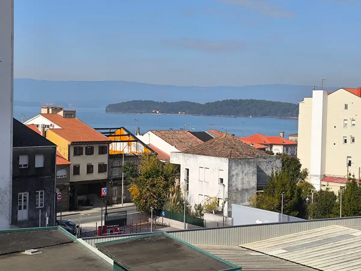 Vista exterior de Pis en venda en Vilagarcía de Arousa amb Parquet, Traster i Balcó