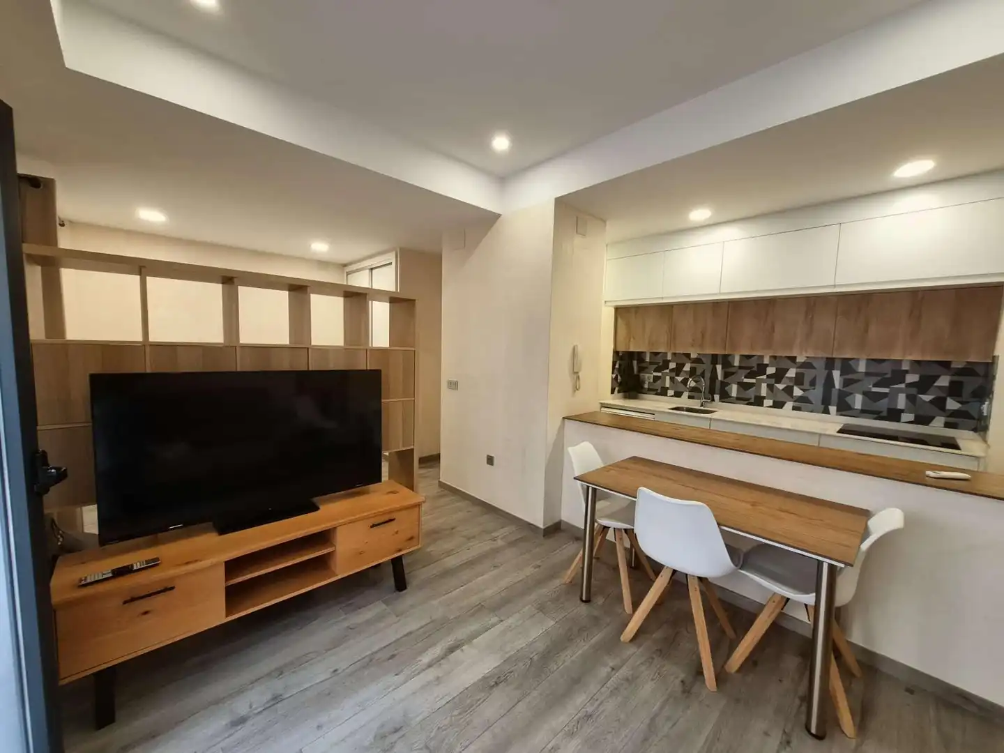 Living room of Apartments for rent in Sevilla  with Air Conditioner, Parquet flooring and Furnished