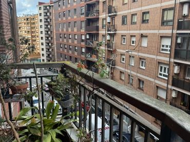 Appartamento con balcone in vendita a Iparragirre Kalea