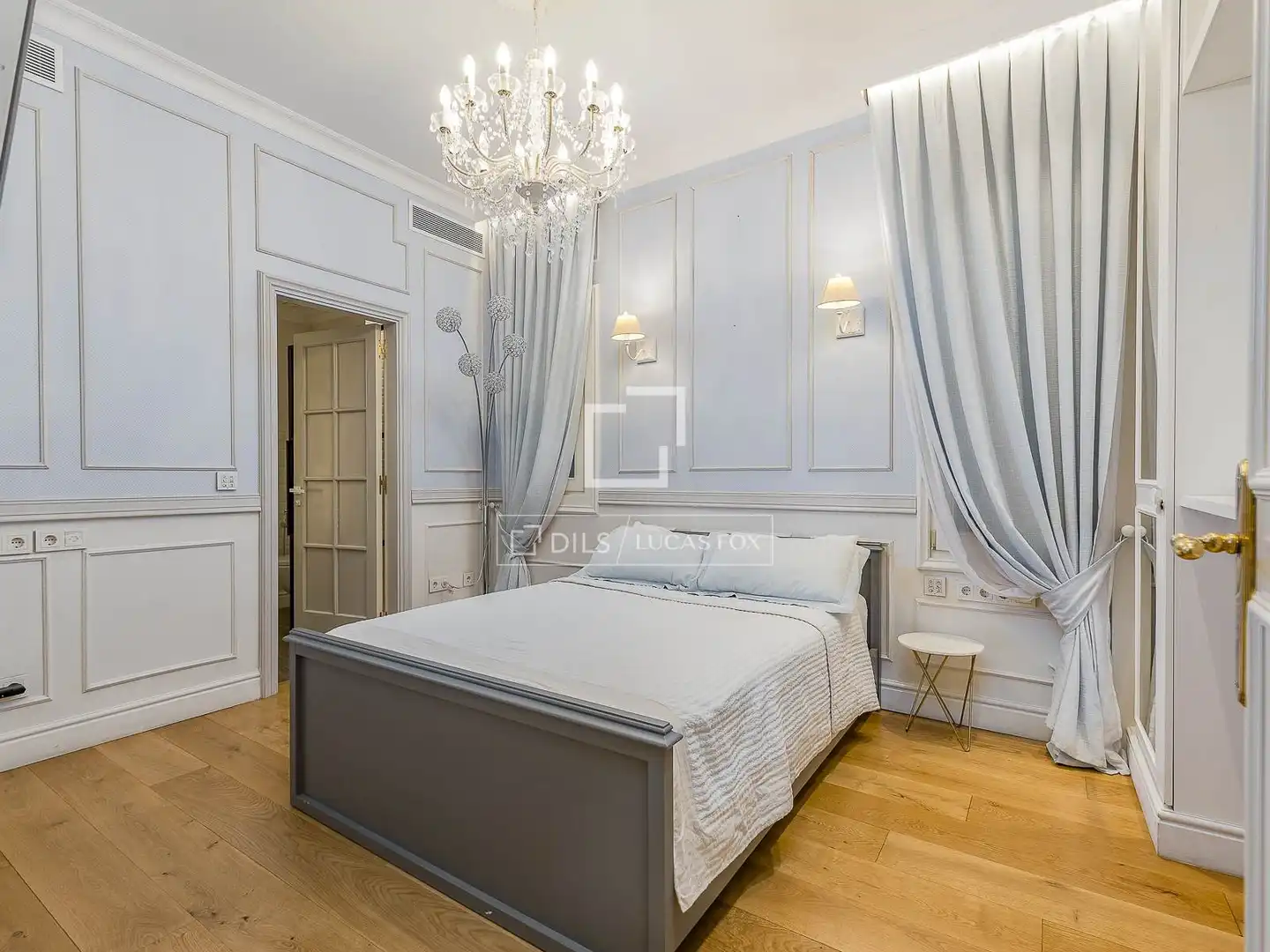 Bedroom of Attic for sale in Barcelona  with Air Conditioner, Heating and Parquet flooring
