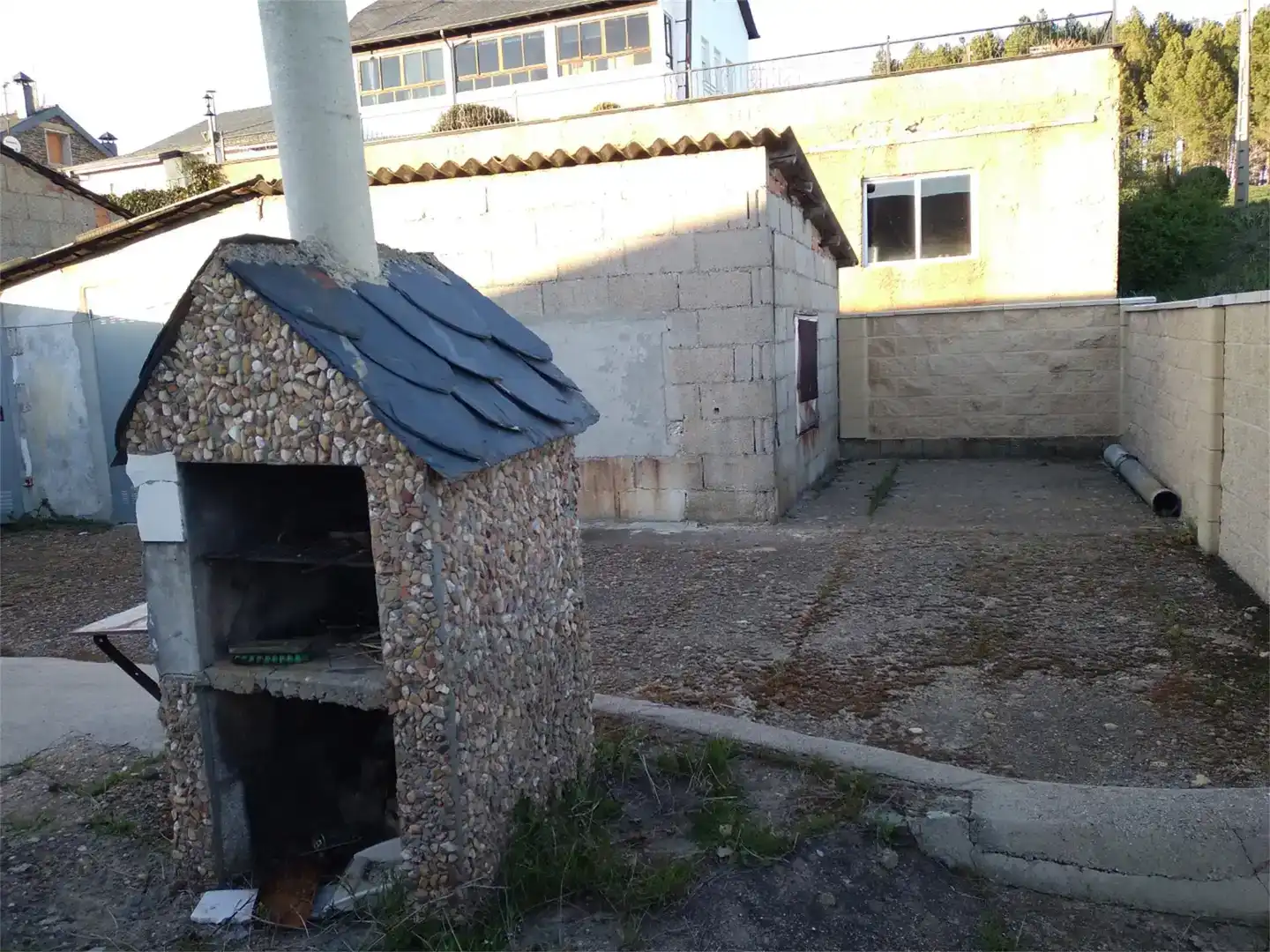Casa o xalet en venda en Villagatón amb Jardí privat, Traster i Moblat