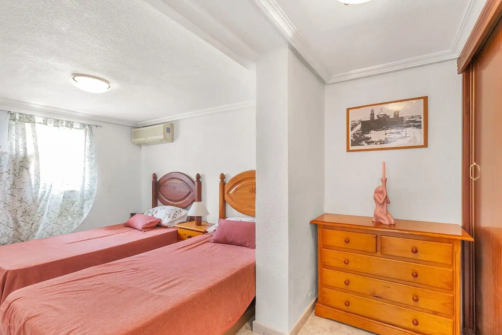 Habitación de Casa o chalet en venta en Torrevieja con Aire acondicionado, Calefacción y Jardín privado