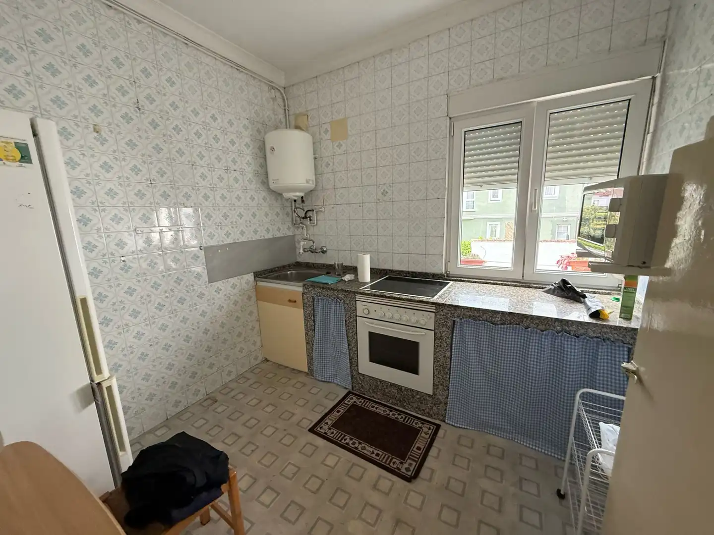 Cuina de Casa o xalet en venda en Oviedo  amb Jardí privat