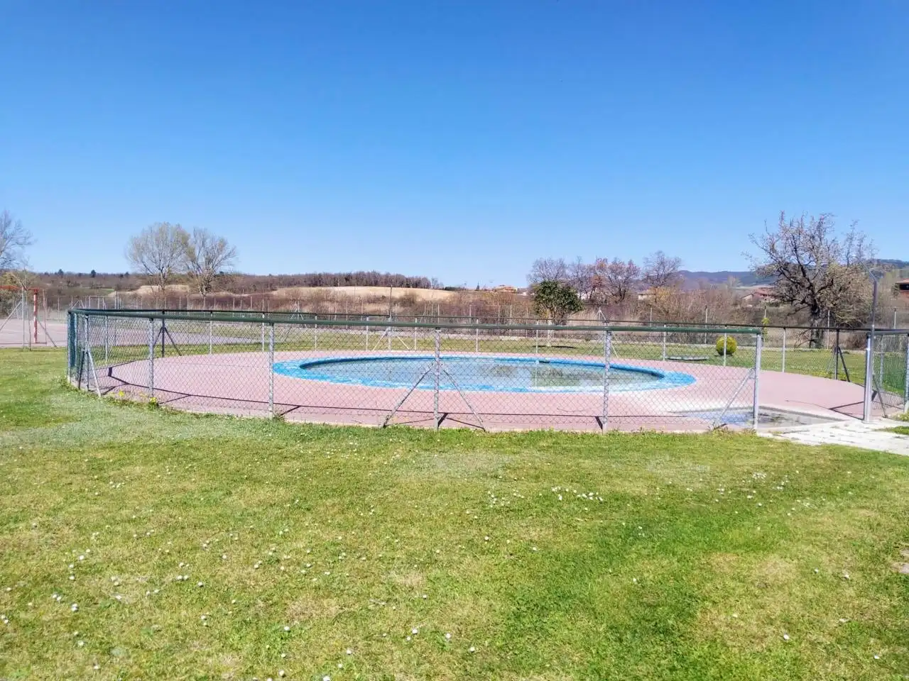 Schwimmbecken von Wohnung zum Verkauf in Merindad de Cuesta-Urria mit Heizung, Abstellraum und Möbliert