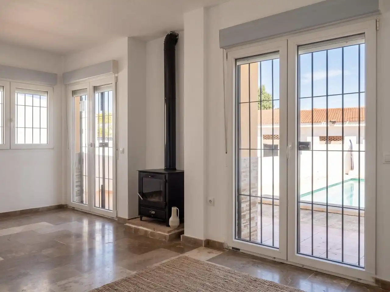 Casa adosada en venta en El Ronquillo con Jardín privado, Terraza y Piscina