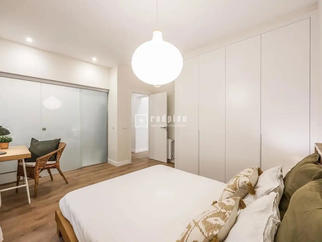 Bedroom of Flat for sale in Madrid  with Air Conditioner, Heating and Terrace