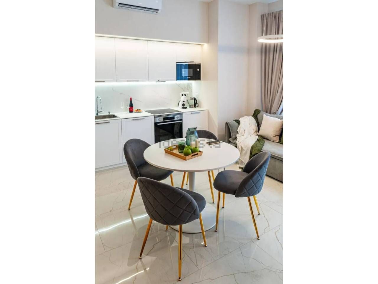 Menjador de Estudi en venda en  Barcelona Capital amb Parquet i Moblat