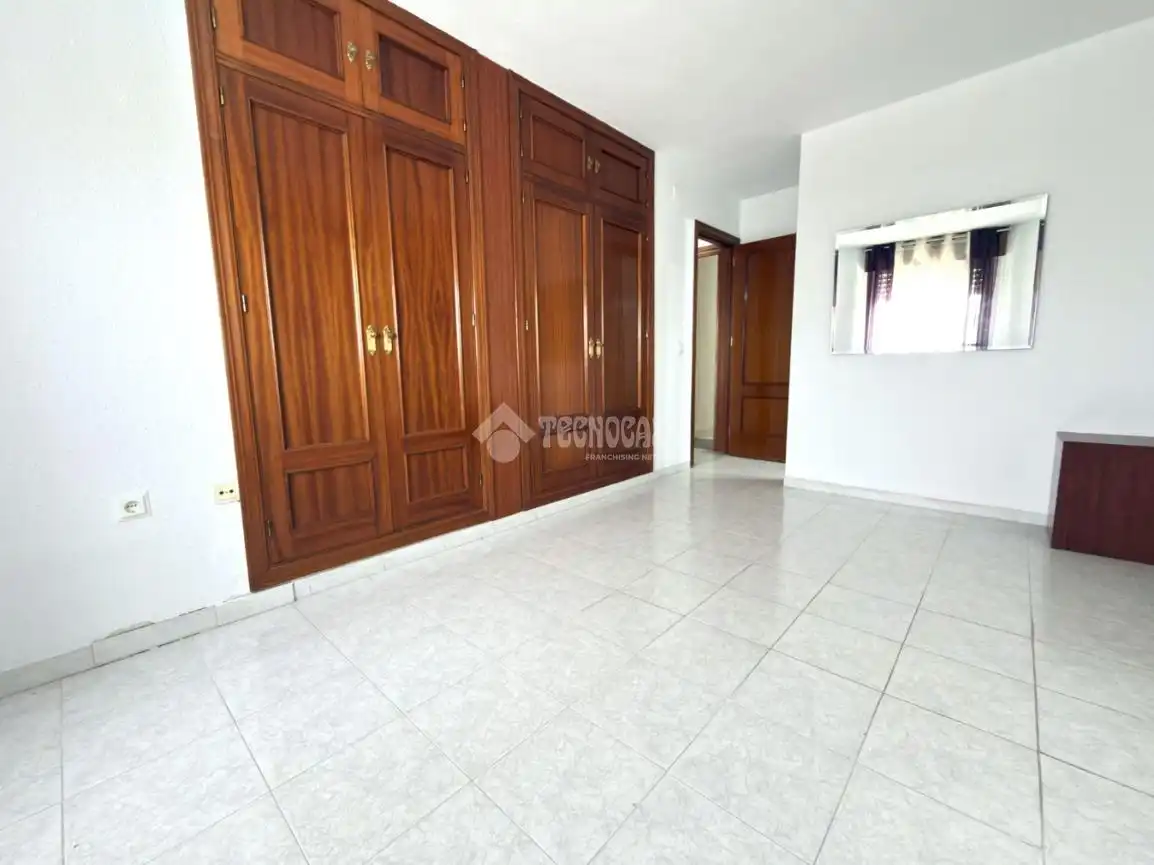 Habitación de Piso en venta en Málaga con Terraza y Piscina comunitaria