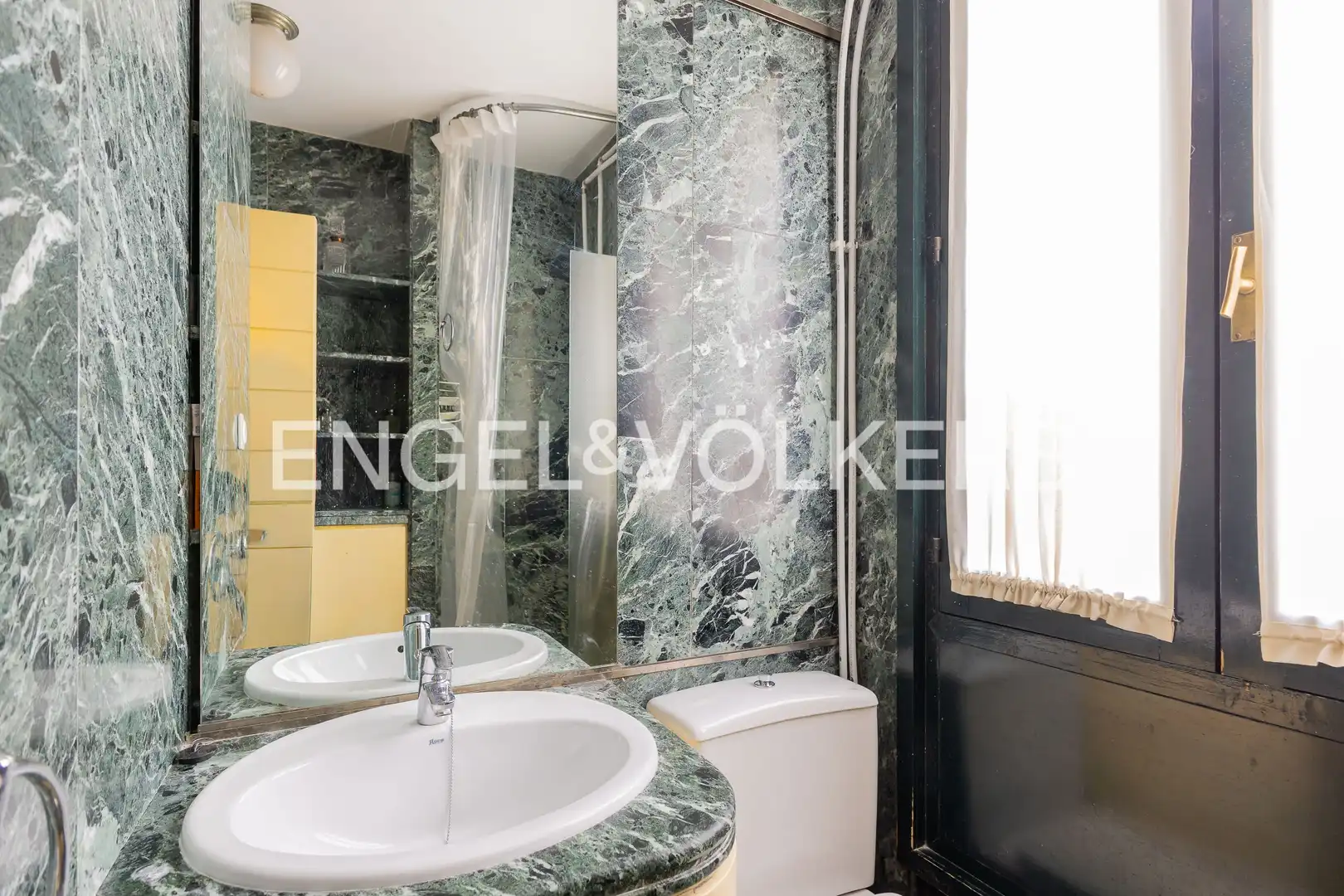 Bathroom of Houses for sale in Madrid  with Air Conditioner, Heating and Private garden