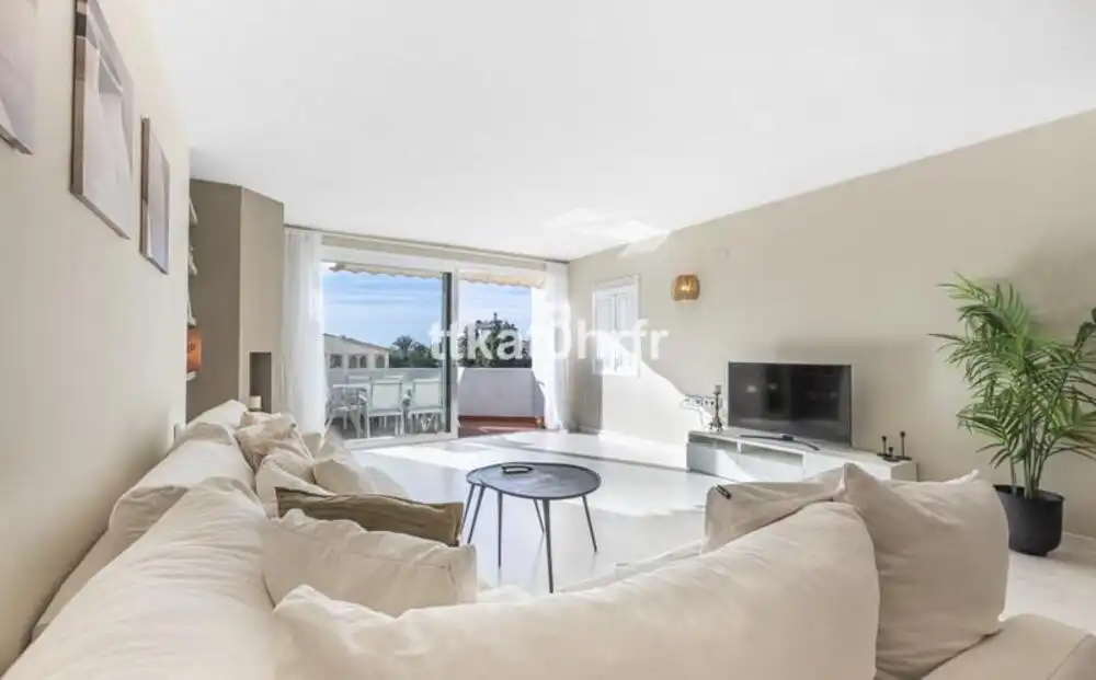 Vista exterior de Apartament de lloguer en Marbella amb Aire condicionat, Terrassa i Moblat