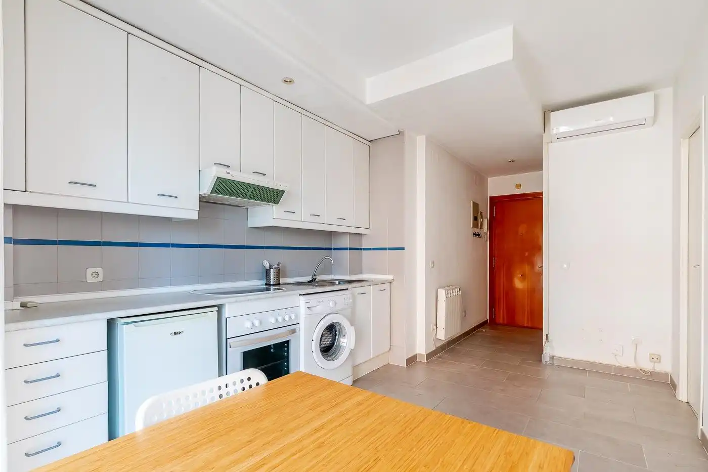 Cocina de Apartamento de alquiler en Madrid con Aire acondicionado, Calefacción y Amueblado