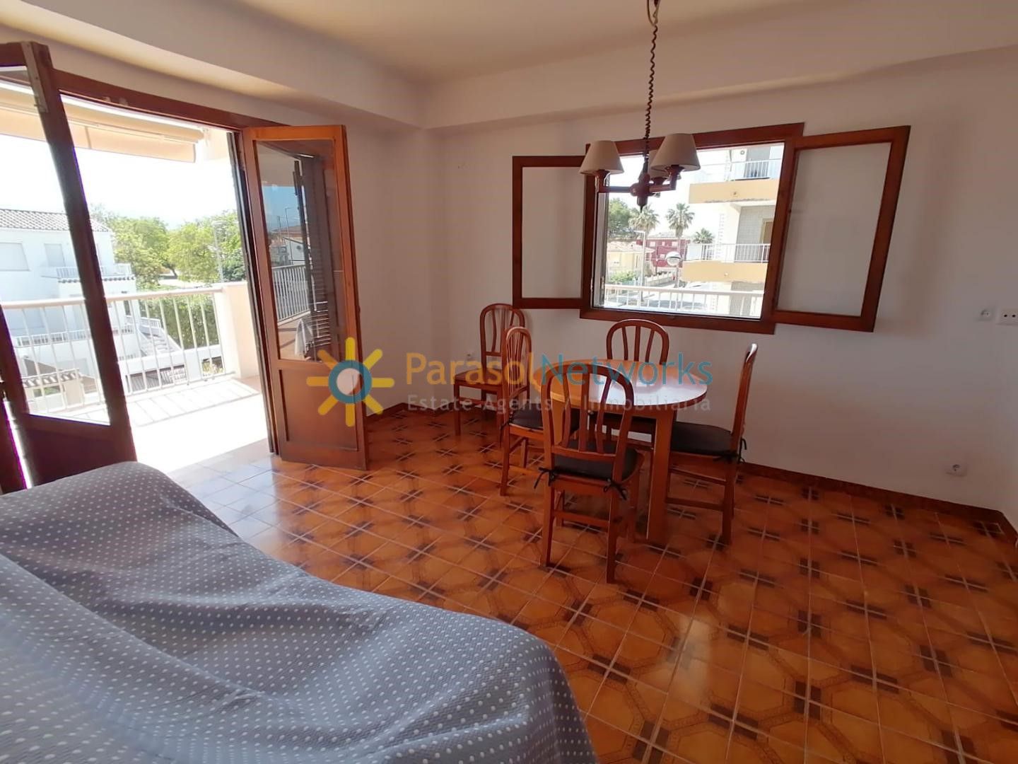 Menjador de Apartament de lloguer en Oliva amb Moblat, Forn i Rentadora