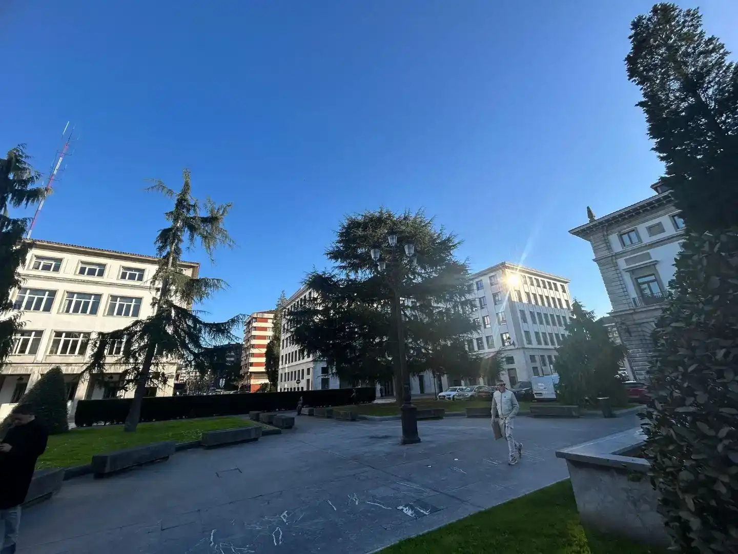 Vista exterior de Pis en venda en Oviedo  amb Balcó