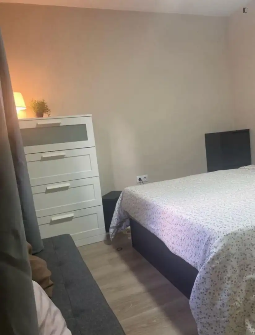 Habitación de Apartamento para compartir en L'Hospitalet de Llobregat con Calefacción, Amueblado y Horno