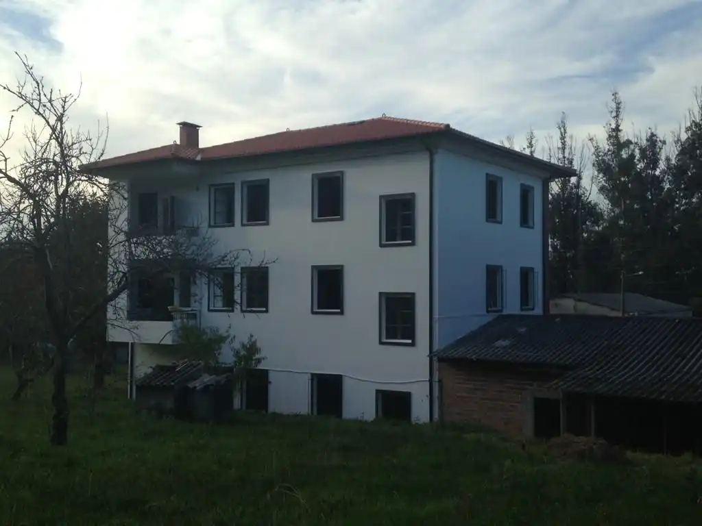 Vista exterior de Edifici en venda en Touro