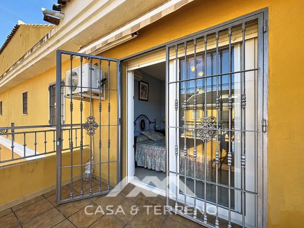 Terrassa de Casa adosada en venda en Vélez-Málaga amb Aire condicionat, Piscina i Microones