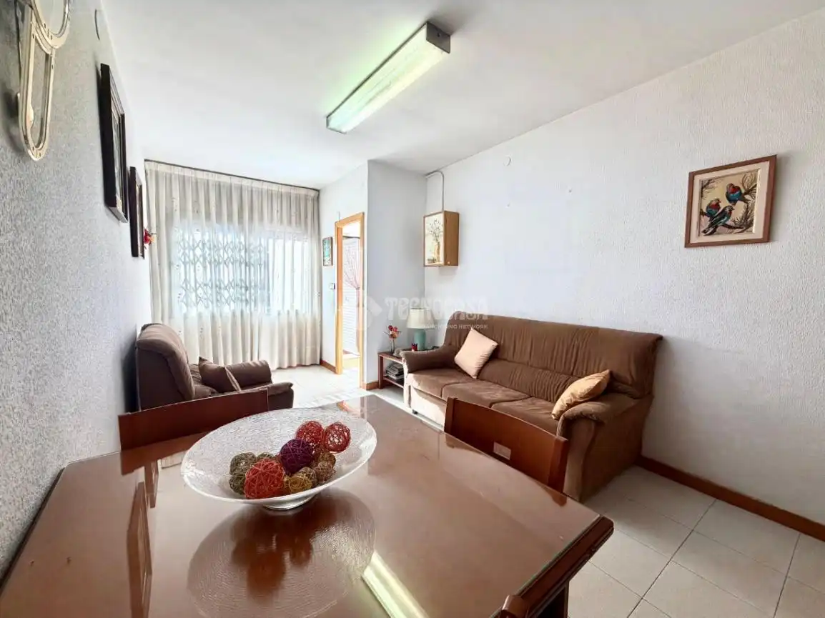 Casa aparellada en venda a Sant Martí