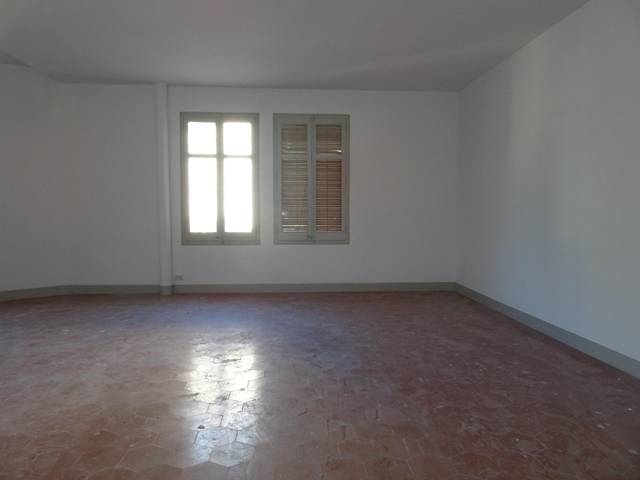 Local comercial en Alquiler en Tiana