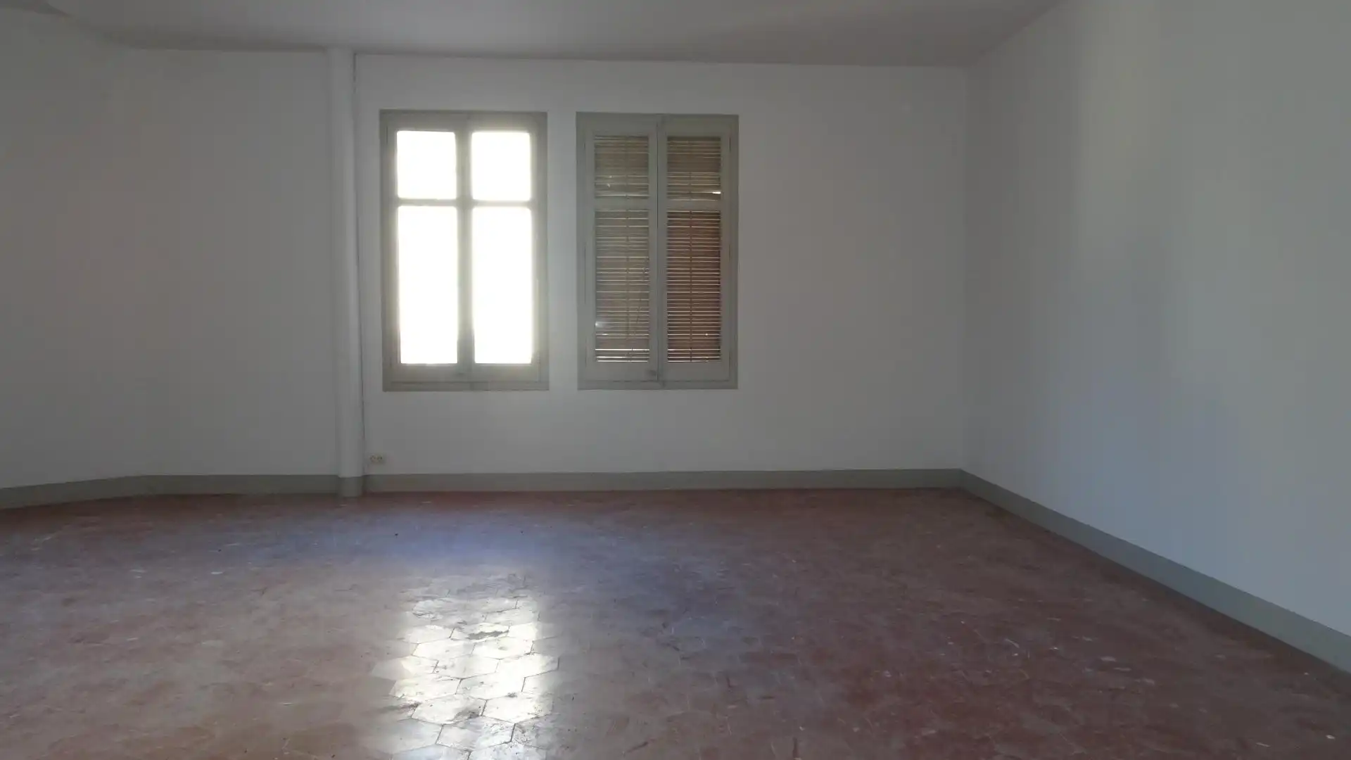 Premises for rent in Tiana
