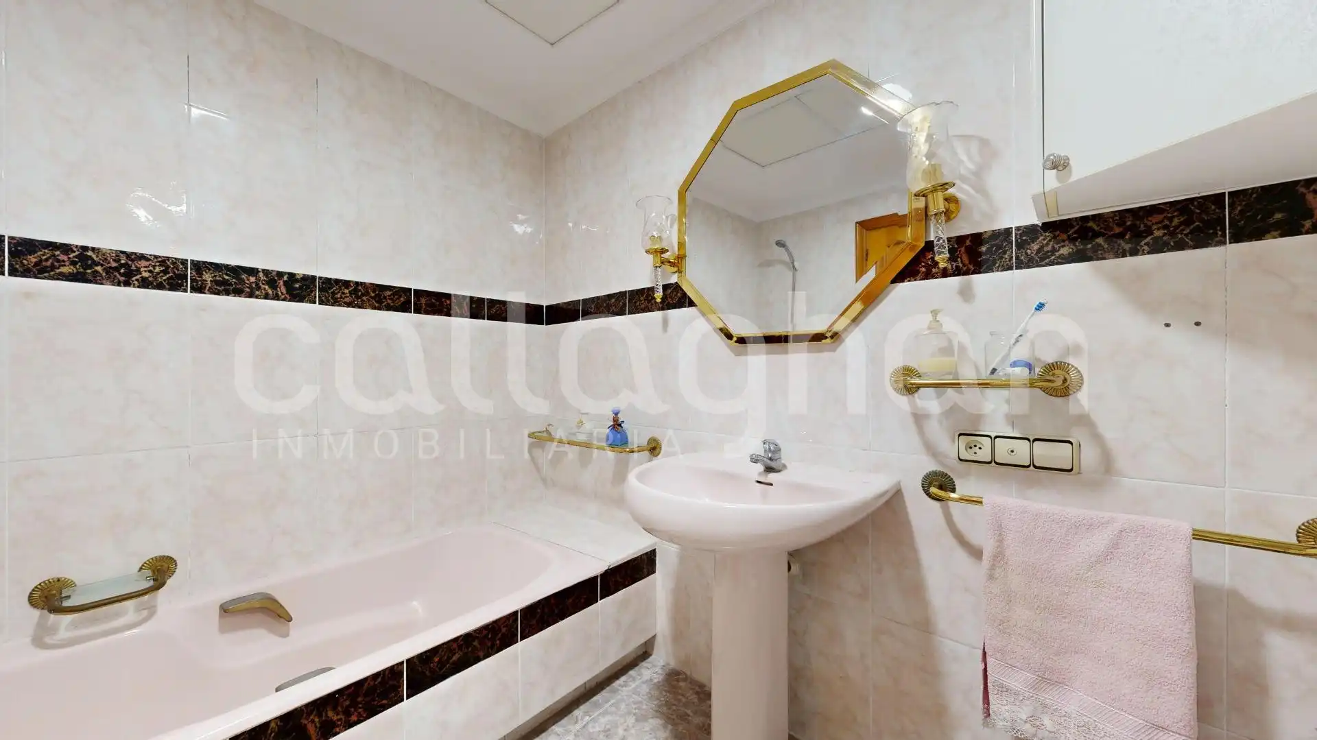 Baño de Casa adosada en venta en Benetússer con Aire acondicionado, Calefacción y Terraza