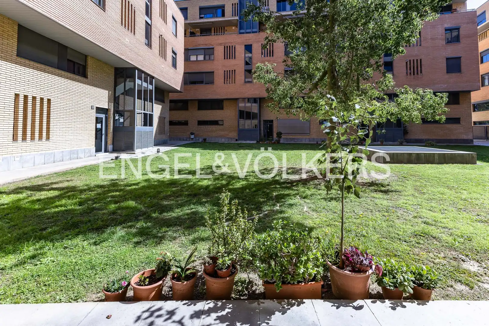 Vista exterior de Dúplex en venta en Sant Just Desvern con Aire acondicionado, Calefacción y Jardín privado