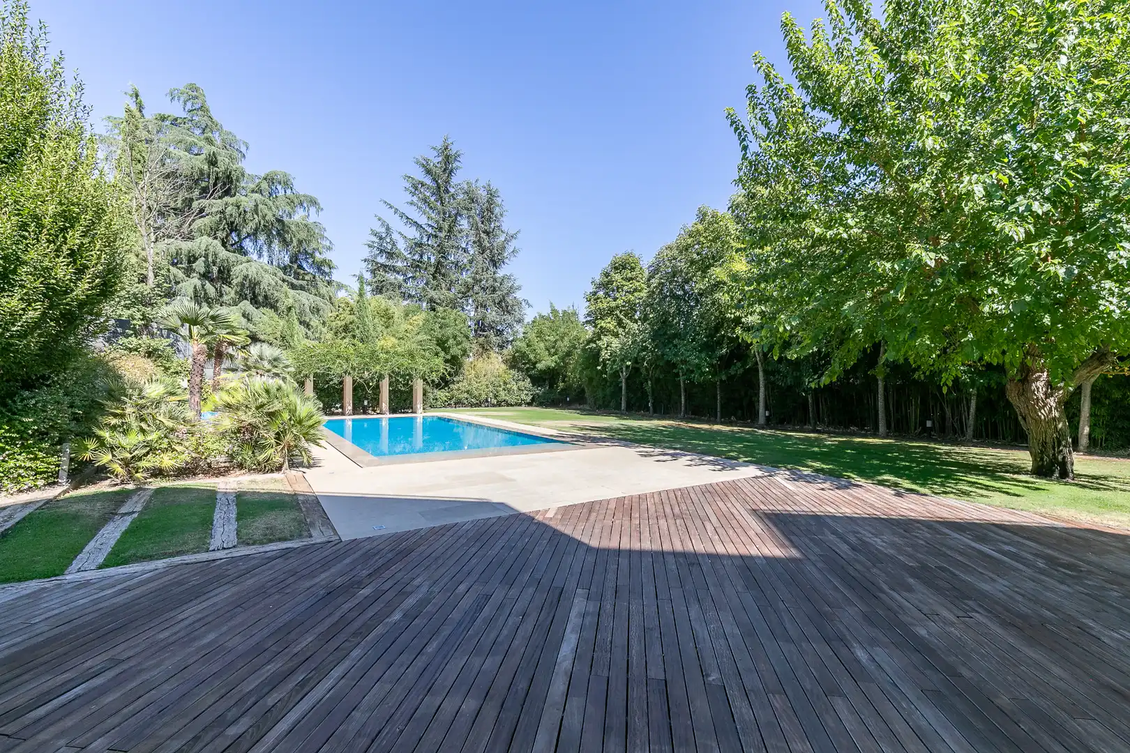 Swimming pool of Houses for rent in Madrid  with Air Conditioner, Heating and Private garden