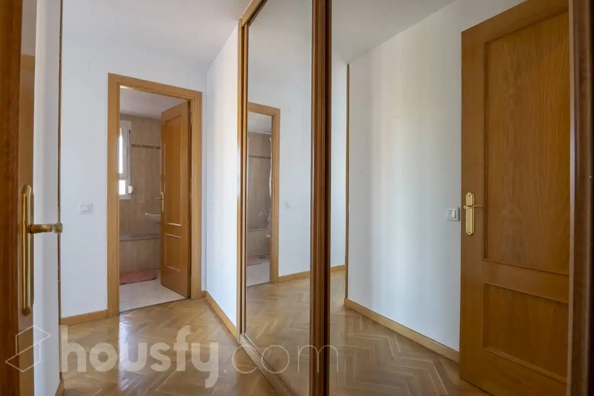 Dormitori de Pis de lloguer en Madrid amb Calefacció, Parquet i Traster