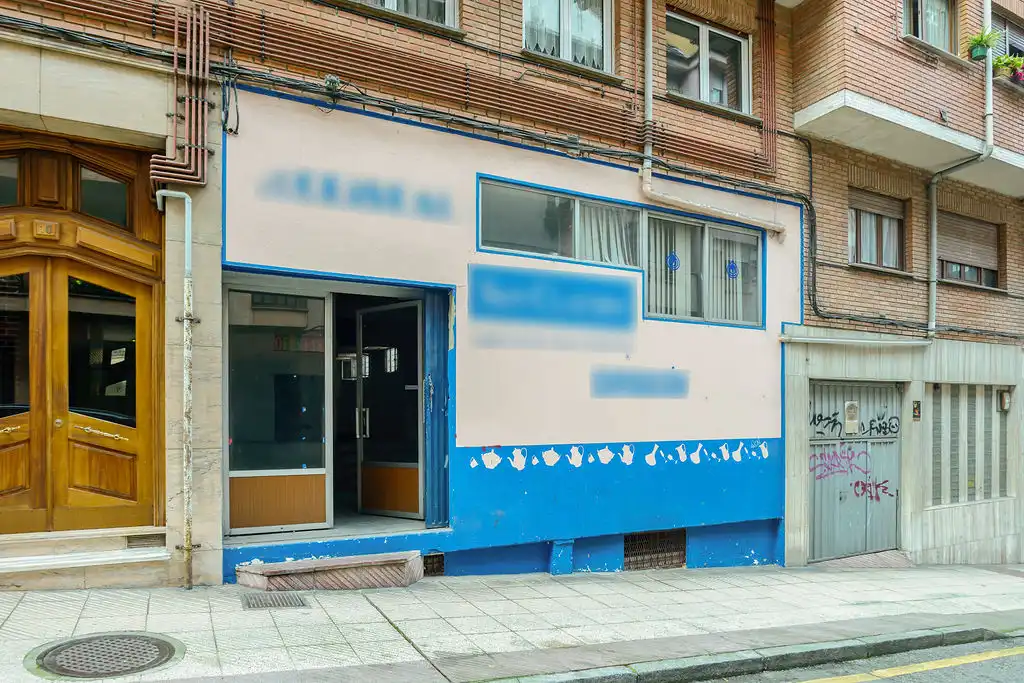 Außenansicht von Geschaftsraum zum Verkauf in Oviedo 