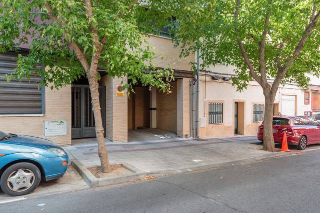 Garaje en Venta en Eugenio Serrano en La Alhóndiga