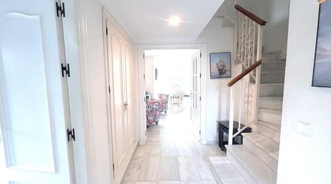 Esta preciosa casa pareada en esquina ubicada en el reconocido Residencial Diana, en Estepona, destaca por su amplitud, luz y como, imatge 5