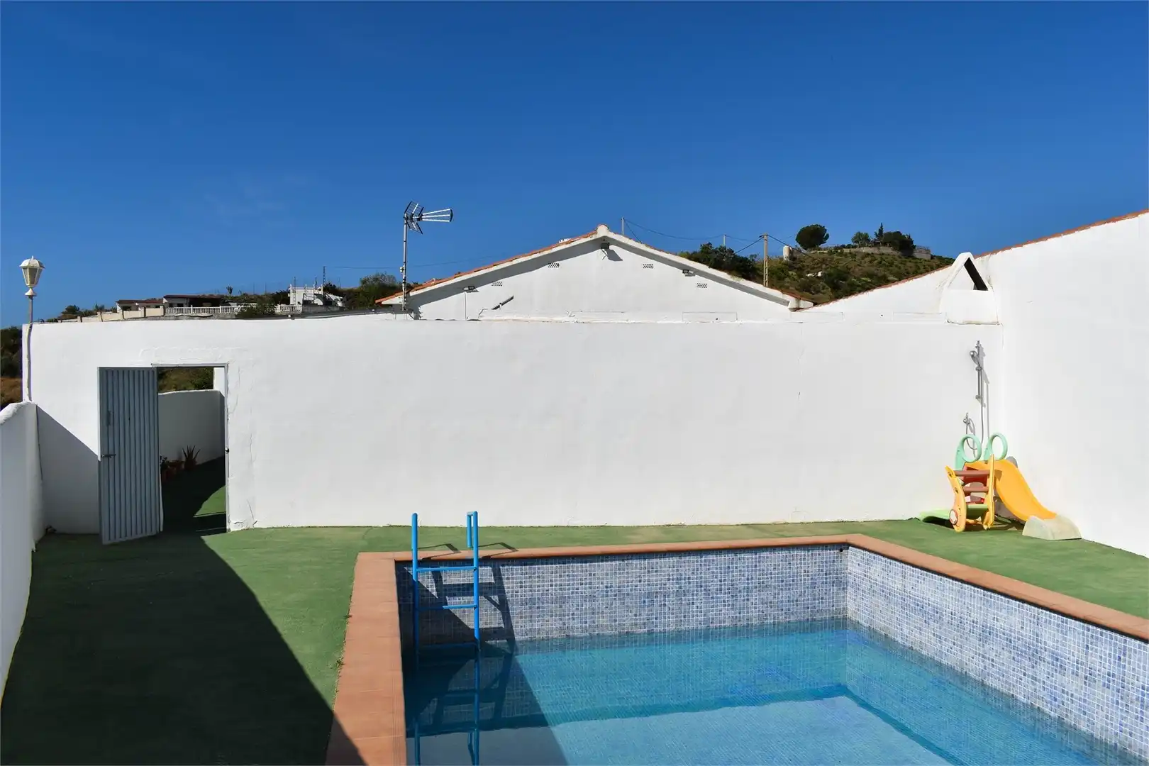 Swimming pool of Country homes for sale in Iznate  with Air Conditioner, Private garden and Terrace