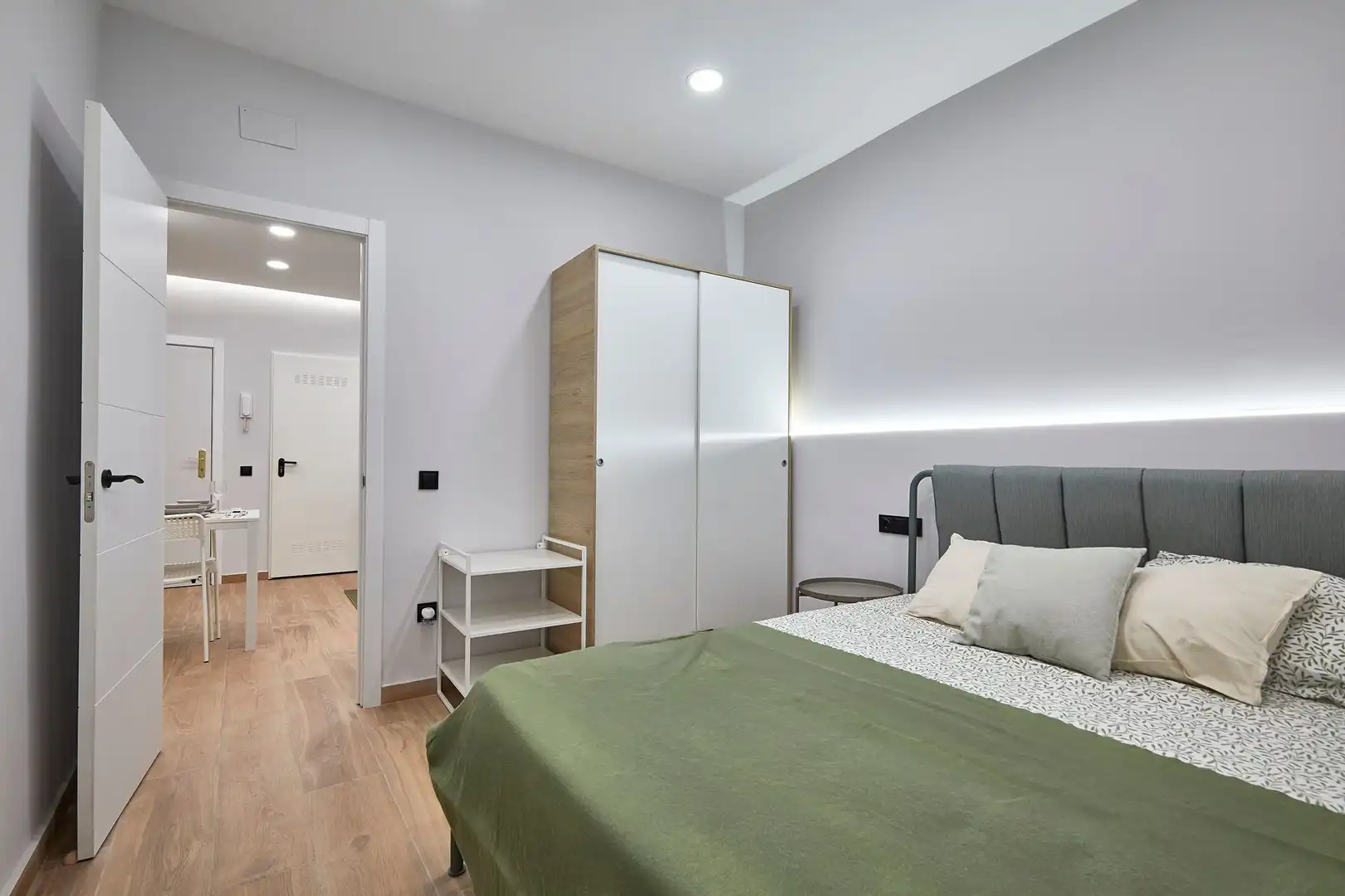 Bedroom of Flat for sale in Barcelona  with Air Conditioner and Parquet flooring