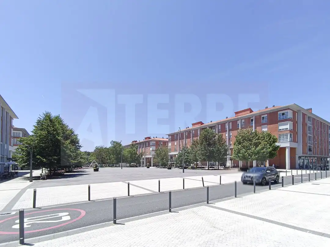 Vista exterior de Pis en venda en Donostia - San Sebastián  amb Calefacció i Traster