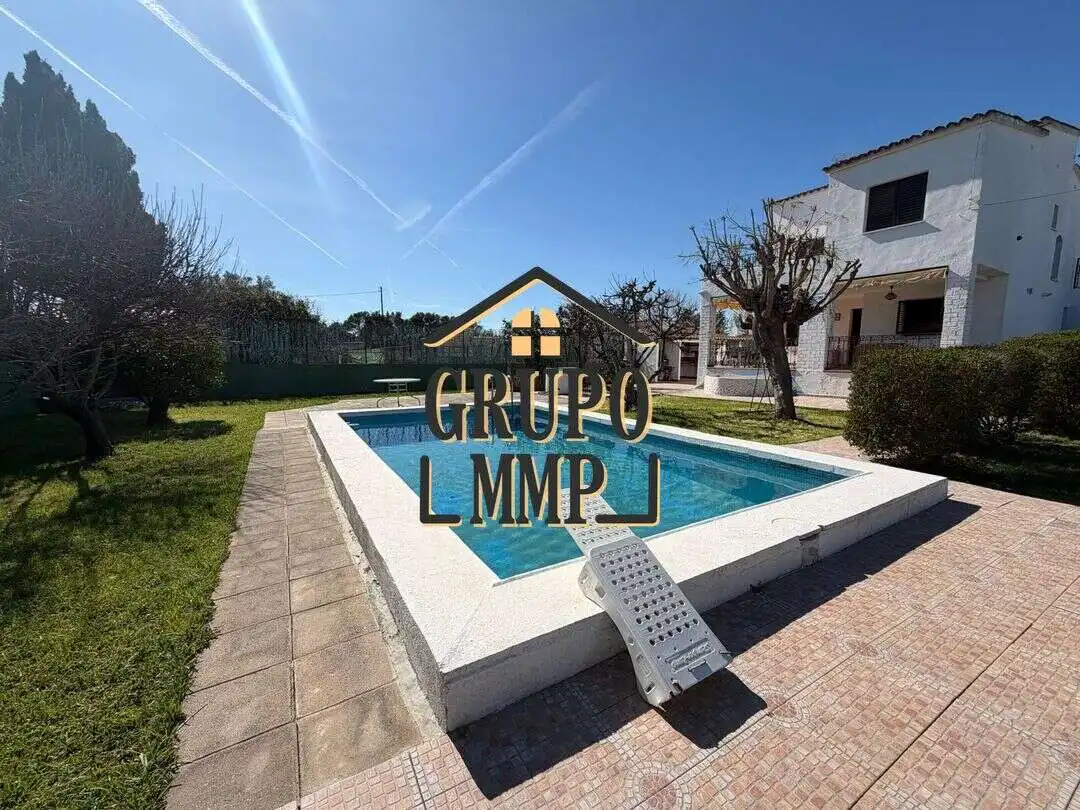 Vista exterior de Casa o xalet en venda en Castellón de la Plana / Castelló de la Plana amb Traster